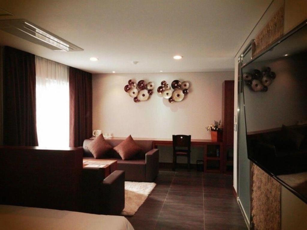 Reve Business Hotel Jeju Exterior foto